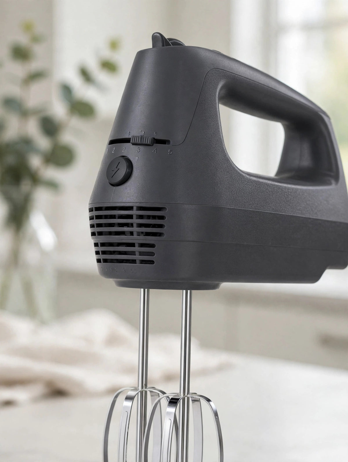 BLACK+DECKER Lightweight 5-Speed Hand Mixer